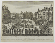 32430 Gezicht op de Neude te Utrecht waar de Utrechtse en Amsterdamse schutterij, Uhlanen en andere militairen staan ...